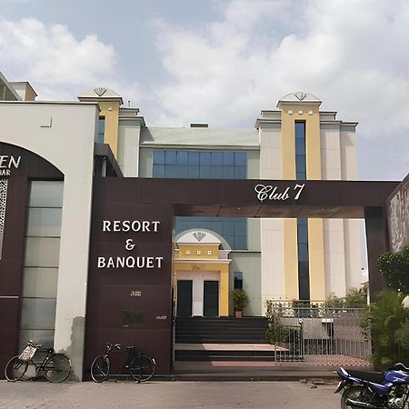 בארילי Club 7 Resort And Banquets מראה חיצוני תמונה