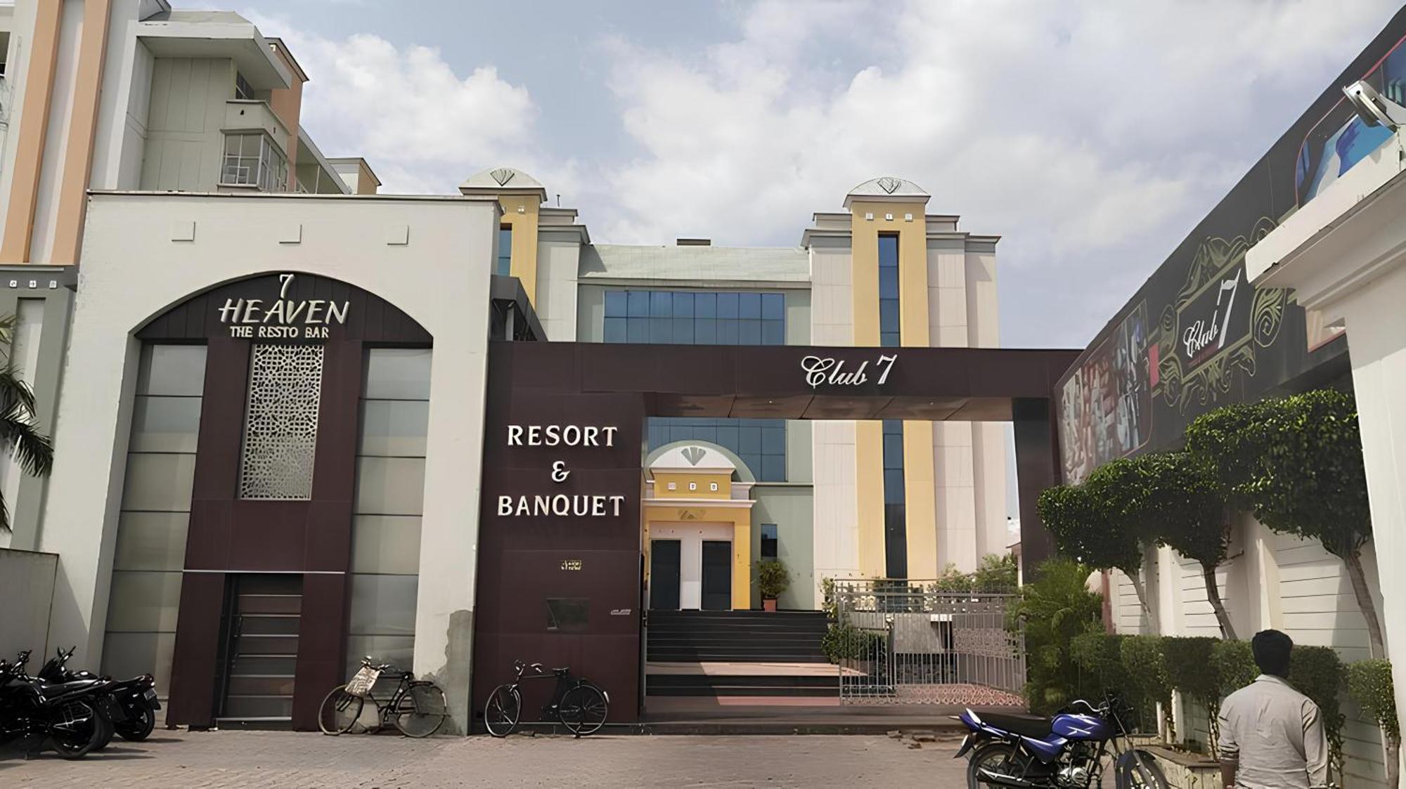 בארילי Club 7 Resort And Banquets מראה חיצוני תמונה